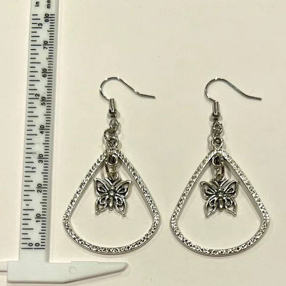 Butterfly 🦋 dangle charm earrings - Picture 4 of 6